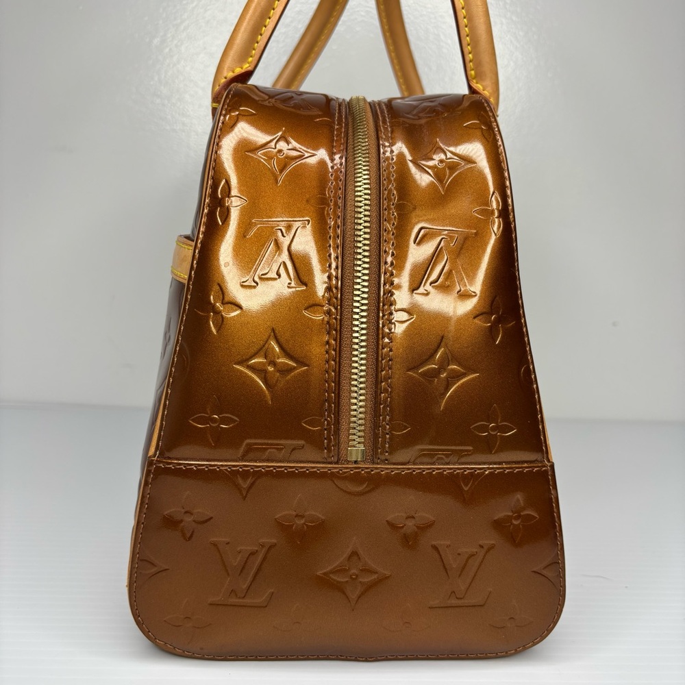 Louis Vuitton Monogram Vernis Handbag - Picture 4 of 15